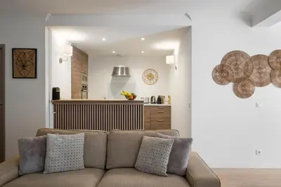 Coin salon dans l'établissement Cannes Center, Nice 110m2, 3BR & 3BTH, Terrace