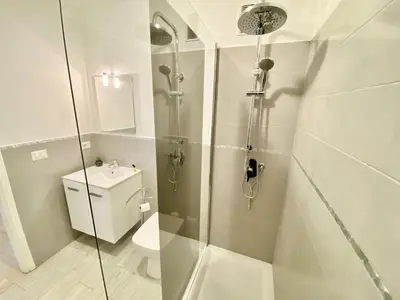 Salle de bains dans l'établissement Palais Royal Croisette GIA5407