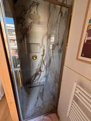 Salle de bains dans l'établissement Superbe appartement Art Déco avec roof top