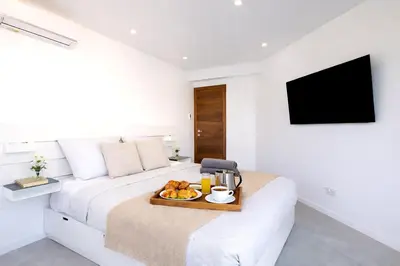 Télévision ou salle de divertissement dans l'établissement Prestige Maubourg & Exclusive Sea View Terrace