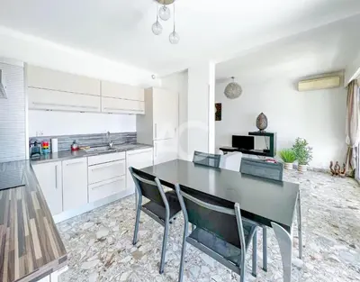 Cuisine ou kitchenette dans l'établissement Le SORRENTO