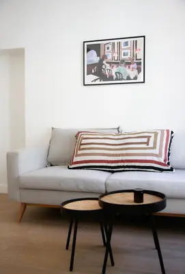 Coin salon dans l'établissement 2P au coeur du Vieil Antibes
