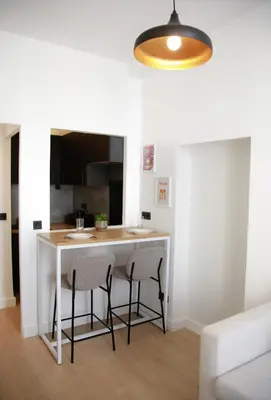 Télévision ou salle de divertissement dans l'établissement 2P au coeur du Vieil Antibes