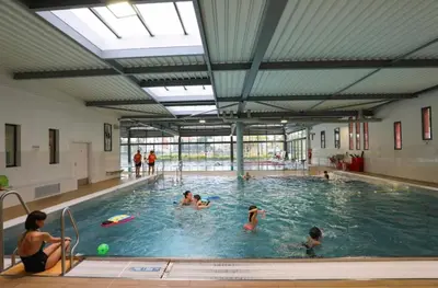 Piscine de l'établissement Superbe studio pour congrés au coeur de Cannes ou située à proximité