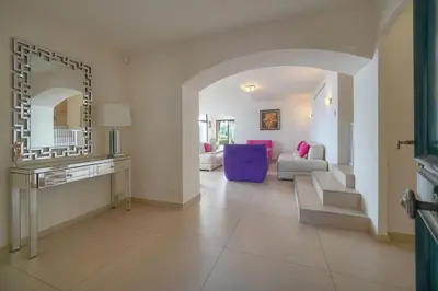 Coin salon dans l'établissement Upstays Sea View Pool 200m² Villa