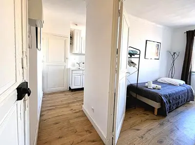 Un ou plusieurs lits dans un hébergement de l'établissement Sunny 1 Bedroom Rue Commandant André