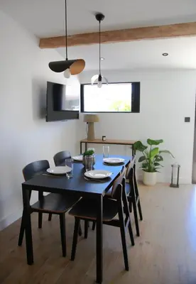 Télévision ou salle de divertissement dans l'établissement Charmant 3P avec terrasse dans la vieille ville
