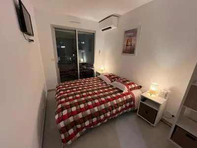 Un ou plusieurs lits dans un hébergement de l'établissement F2 totalement rénové, 200 m de la plage, piscine, parking, tout à pieds