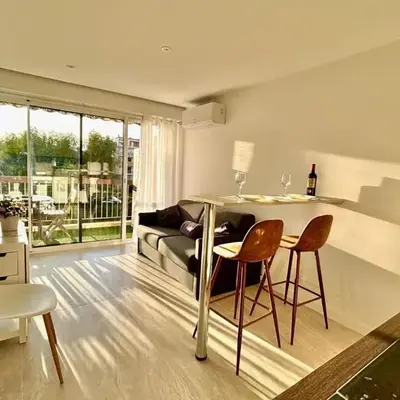 1-bedroom apartment 50 m from the beach with terrace swimming pool AC