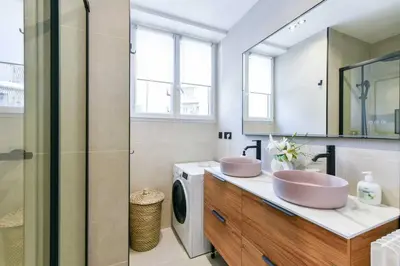 Salle de bains dans l'établissement Cosy apartment with parking - Cannes - Mobility Lease