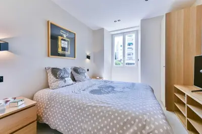 Un ou plusieurs lits dans un hébergement de l'établissement Cosy apartment with parking - Cannes - Mobility Lease
