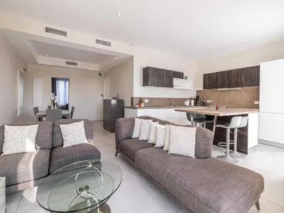Cuisine ou kitchenette dans l'établissement Appt Exclusif - 4BR 8P- Parking - Croisette