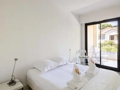 Un ou plusieurs lits dans un hébergement de l'établissement Charming apt with balcony pool - 1BD 2P - Cannes
