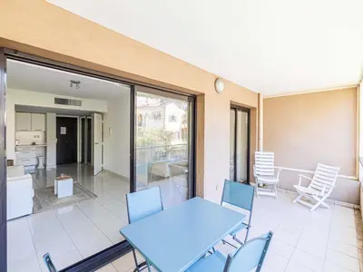 Coin salon dans l'établissement Charming apt with balcony pool - 1BD 2P - Cannes