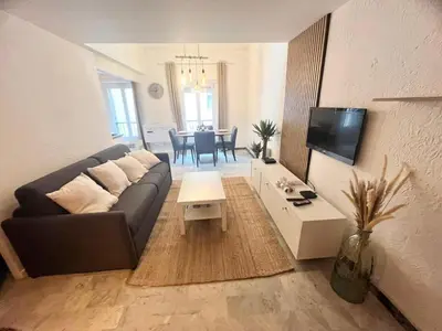 Télévision ou salle de divertissement dans l'établissement Studio Design et Cosy à 8 min à Pied des Plages