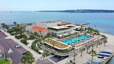 Piscine de l'établissement Studio Design et Cosy à 8 min à Pied des Plages ou située à proximité