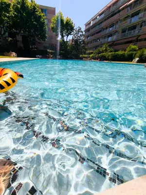 Piscine de l'établissement Home2Sea - Piscine, Jardin, studio cabine, 1 canapé lit convertible 2 ADULTES, 1 lit superposé triple 3 ENFANTS ou ADOS ou située à proximité