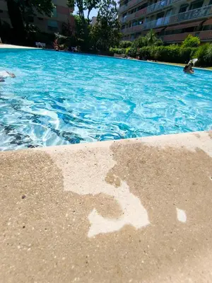 Piscine de l'établissement Home2Sea - Piscine, Jardin, studio cabine, 1 canapé lit convertible 2 ADULTES, 1 lit superposé triple 3 ENFANTS ou ADOS ou située à proximité