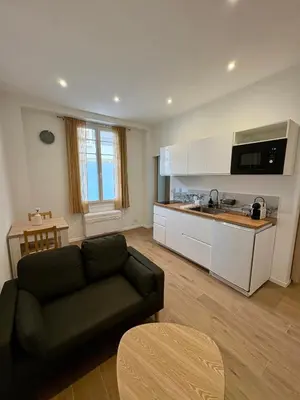 Cuisine ou kitchenette dans l'établissement App neuf 1 chambre près du centre et plages