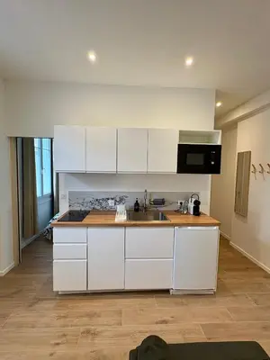 Cuisine ou kitchenette dans l'établissement App neuf 1 chambre près du centre et plages