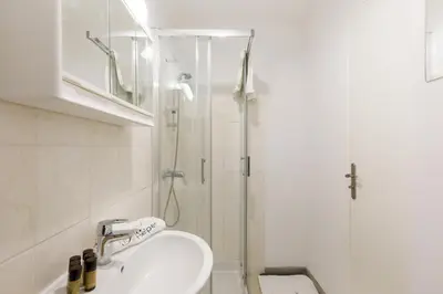 Salle de bains dans l'établissement Le Lido YourHostHelper