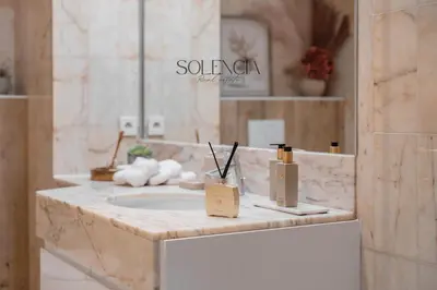 Salle de bains dans l'établissement 2 pièces rue d'Antibes - Climatisation