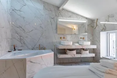 Salle de bains dans l'établissement 4 pièces sur la rue d'Antibes - Rénové et climatisé