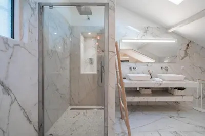 Salle de bains dans l'établissement 4 pièces sur la rue d'Antibes - Rénové et climatisé