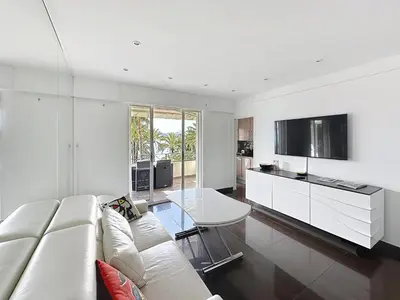 Télévision ou salle de divertissement dans l'établissement One bedroom apartment on La Croisette - Sea view