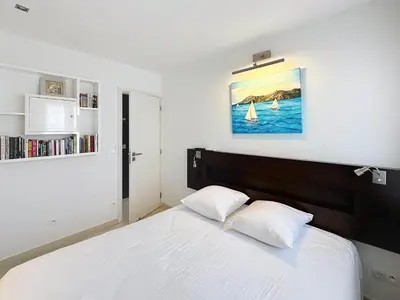Un ou plusieurs lits dans un hébergement de l'établissement Modern 2-Bedroom Stunning Sea View on La Croisette
