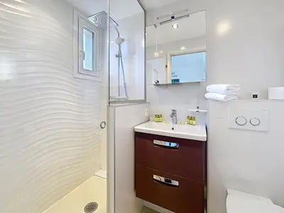 Salle de bains dans l'établissement Modern 2-Bedroom Stunning Sea View on La Croisette