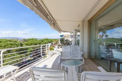 Balcon ou terrasse dans l'établissement Sea View 95m Apartment with Large Terrace Cannes Croisette