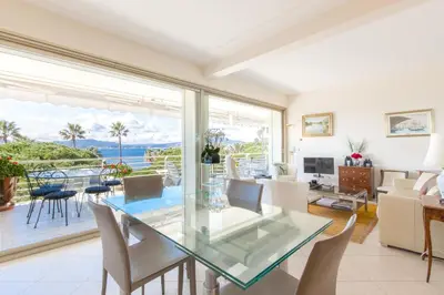 Coin salon dans l'établissement Sea View 95m Apartment with Large Terrace Cannes Croisette