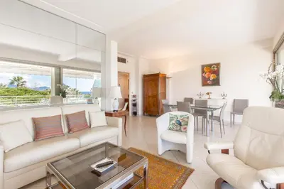 Coin salon dans l'établissement Sea View 95m Apartment with Large Terrace Cannes Croisette