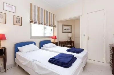 Un ou plusieurs lits dans un hébergement de l'établissement Sea View 95m Apartment with Large Terrace Cannes Croisette