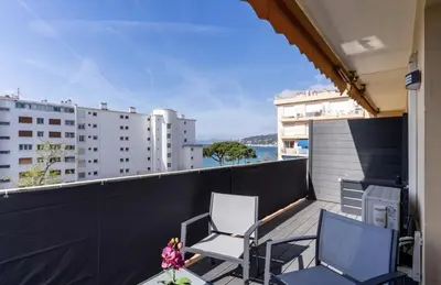 Balcon ou terrasse dans l'établissement Grand studio vue mer à Antibes