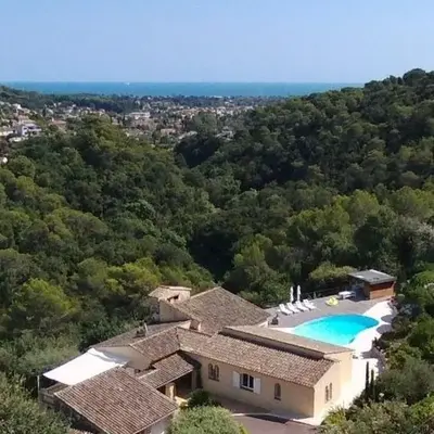 Grande Villa proche Sophia avec magnifique vue mer