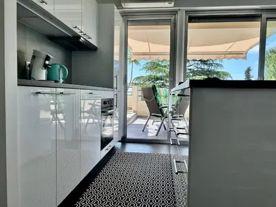 Cuisine ou kitchenette dans l'établissement LES ANGES -F2 Appartement, terrasse vue mer, piscine, wifi