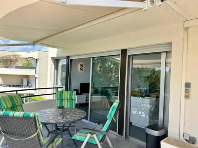 Balcon ou terrasse dans l'établissement LES ANGES -F2 Appartement, terrasse vue mer, piscine, wifi