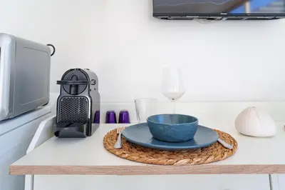 Plateau bouilloire dans l'établissement Studio en bord de plage