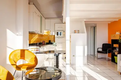 Cuisine ou kitchenette dans l'établissement Sunny duplex close to Croisette, free parking