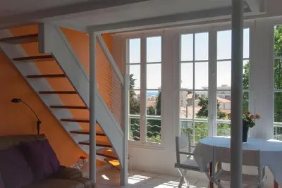 Balcon ou terrasse dans l'établissement Sunny duplex close to Croisette, free parking