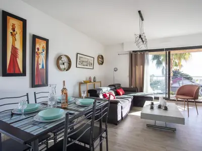 Coin salon dans l'établissement Apartment Le Garden Beach by Interhome