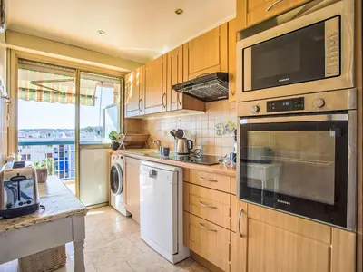 Cuisine ou kitchenette dans l'établissement Apartment Le Cagnes Beach-4 by Interhome