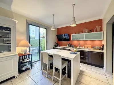 Cuisine ou kitchenette dans l'établissement 3-Bedroom house with terrace 5 minutes walking from La Croisette