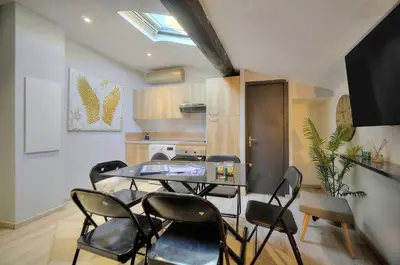 Cuisine ou kitchenette dans l'établissement Le 8 - Cannes
