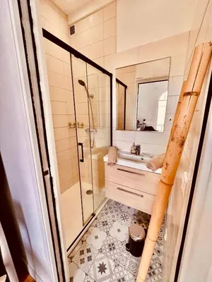 Salle de bains dans l'établissement Le Grand Palais