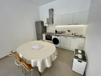 Cuisine ou kitchenette dans l'établissement Havre de paix neuf et éco-responsable à Golfe-Juan