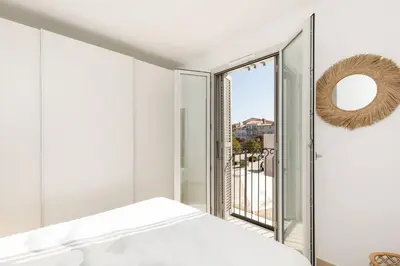 Un ou plusieurs lits dans un hébergement de l'établissement CALYPSO- Superbe perle, Vieil Antibes, wifi, climatisation
