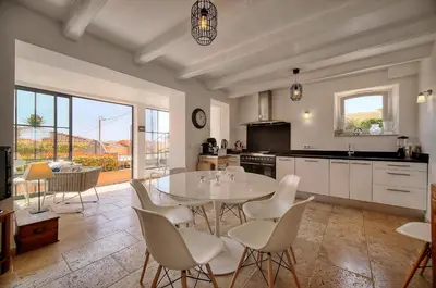 Cuisine ou kitchenette dans l'établissement Kathleen CANNES-GOLFE JUAN